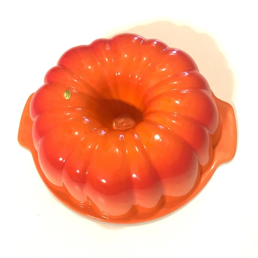 Parini orange Bundt pan non-stick glazed stoneware